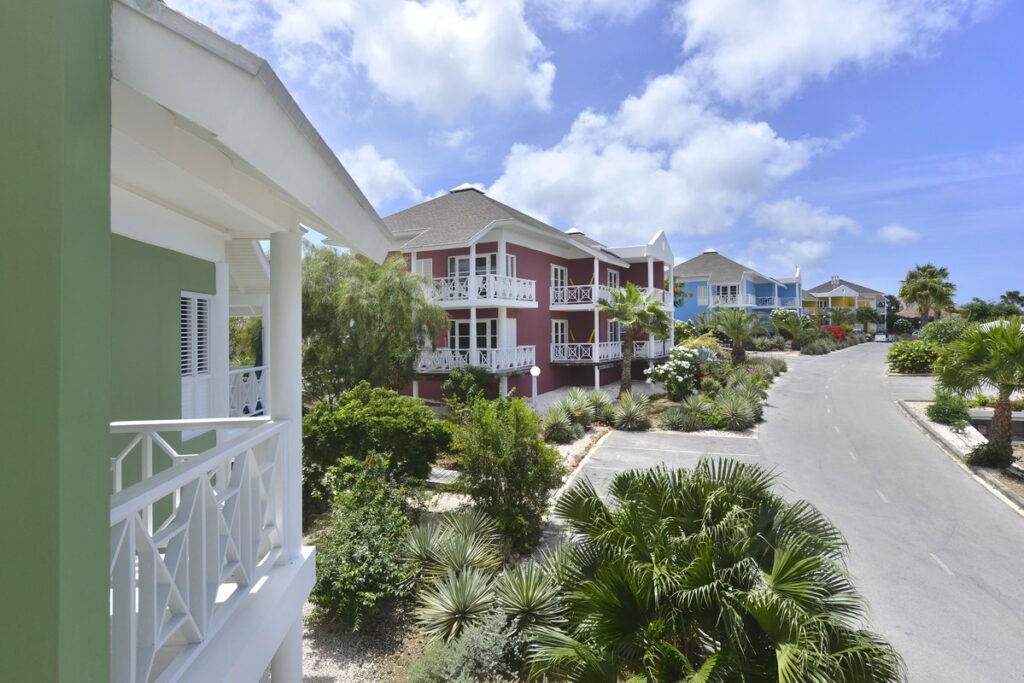 curacao Chogogo outside
