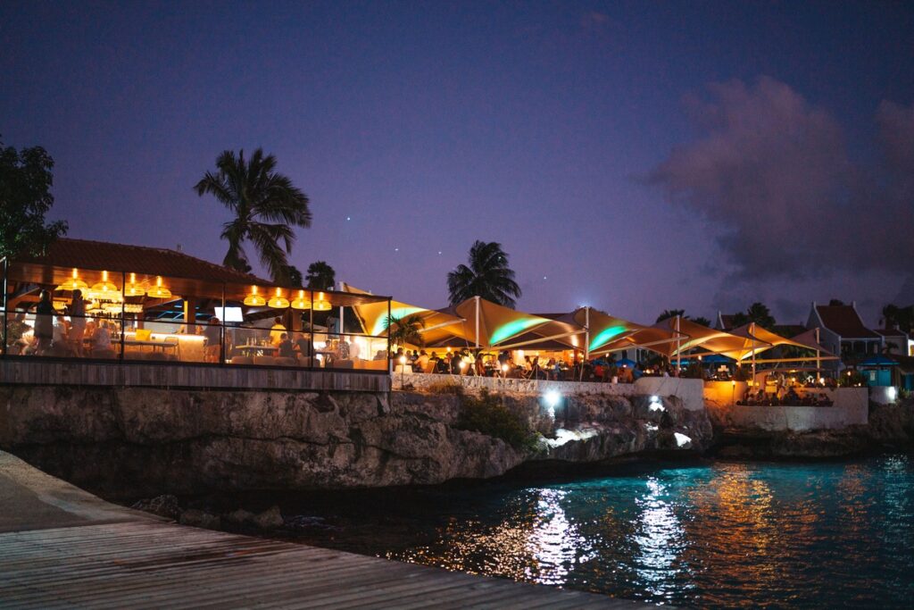 Captain Don At night Bonaire Urlaub