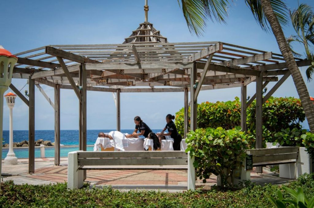 Avila Beach Hotel Curacao Tauchreisen Karibik
