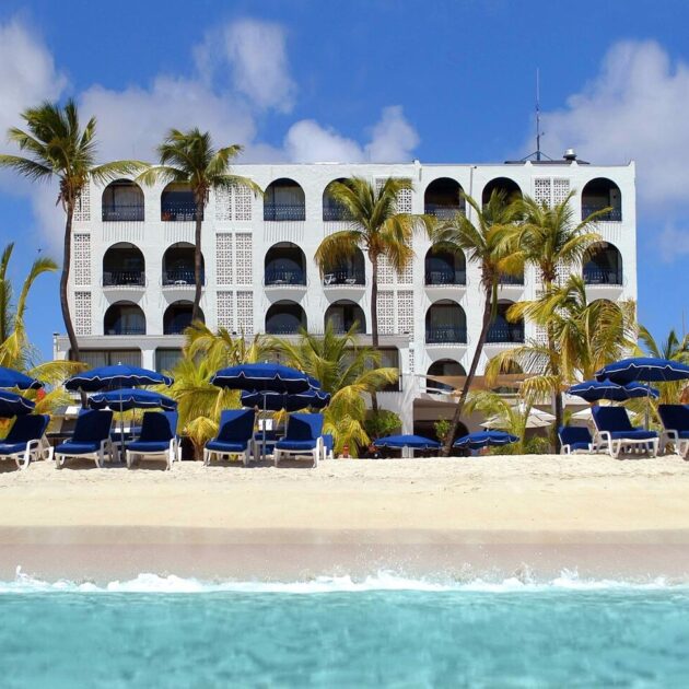 Holland House Beach Hotel Tauchurlaub Sint Maarten Strandurlaub Karibik