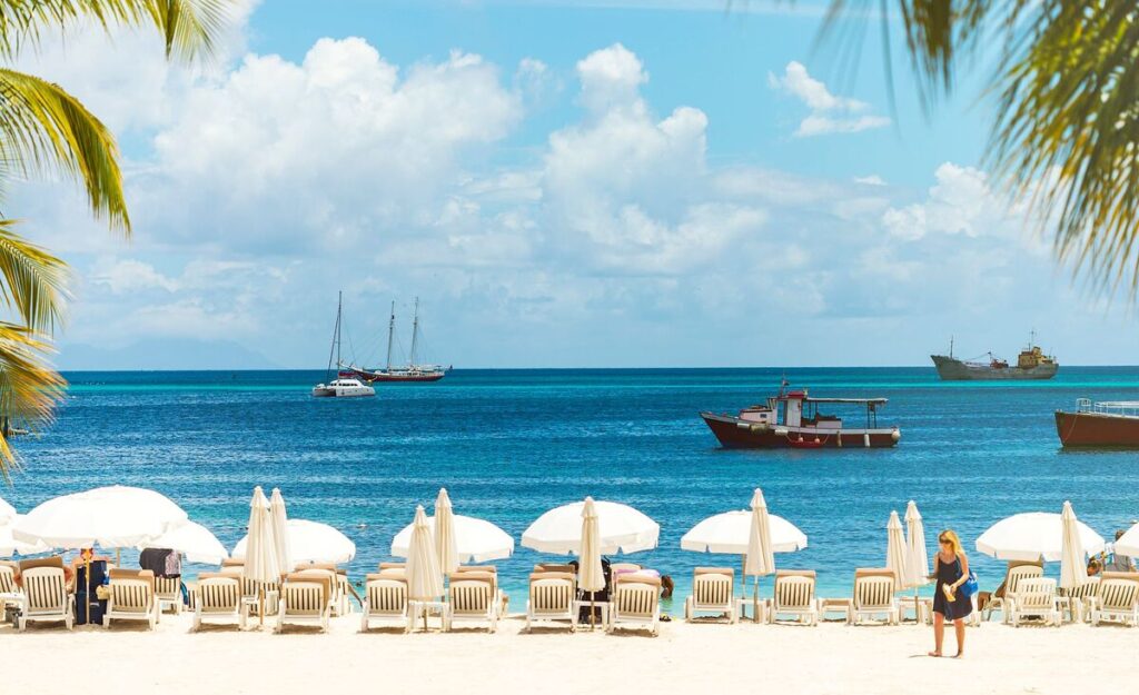 Holland House Beach Hotel Tauchurlaub Sint Maarten Strandurlaub Karibik