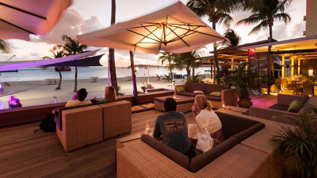 Holland House Beach Hotel Tauchurlaub Sint Maarten Strandurlaub Karibik