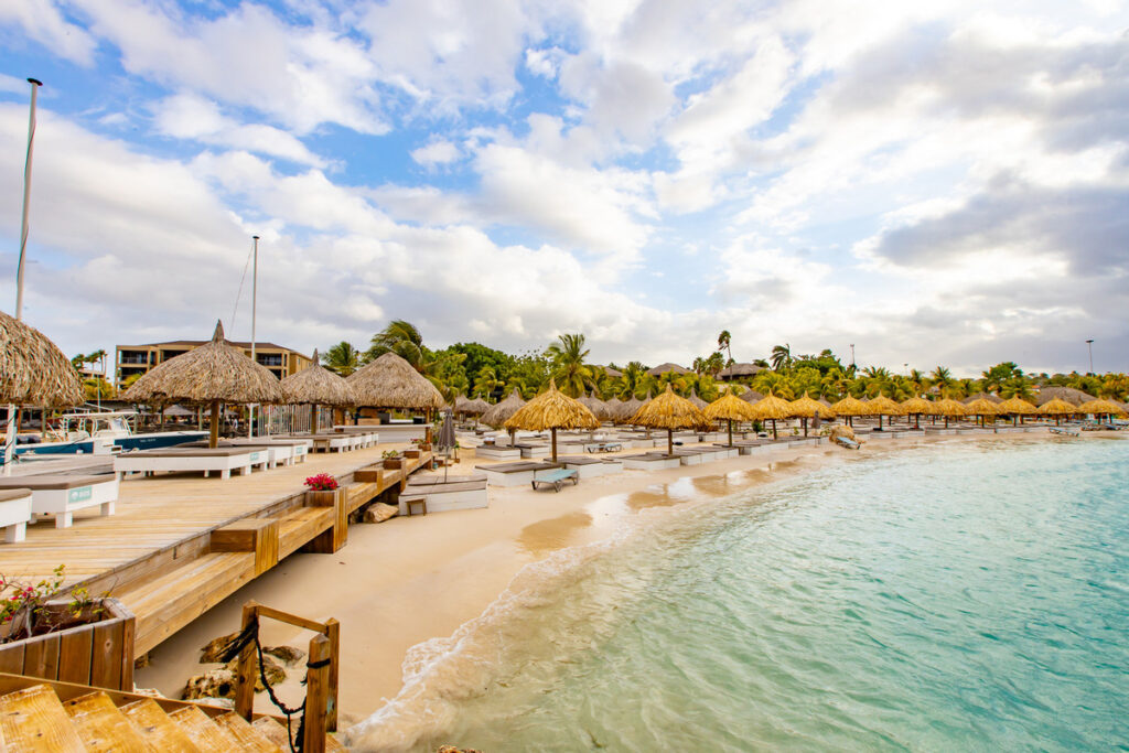Eure Reise beginnt: Willkommen am Mambo Beach auf Curacao